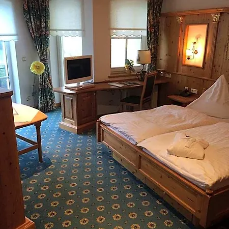 מלון Schloss Holzrichter 4*